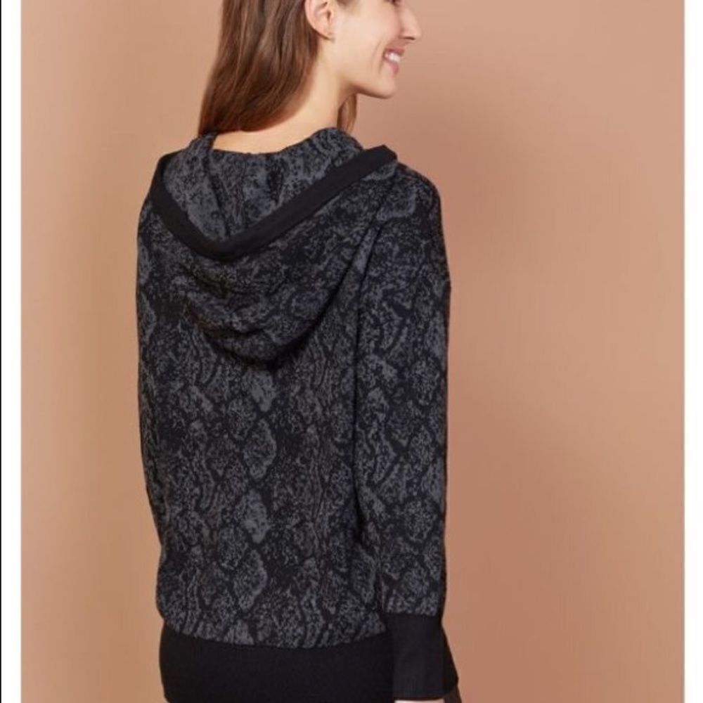 John+ Jenn Dylan Python Hooded Tunic Pullover Wit… - image 3